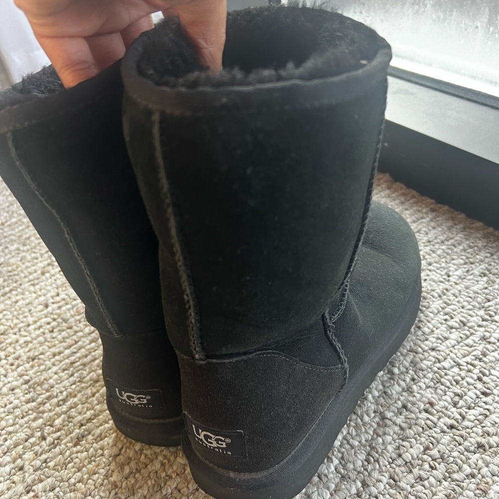 Black Short Uggs - Picture 3 of 3